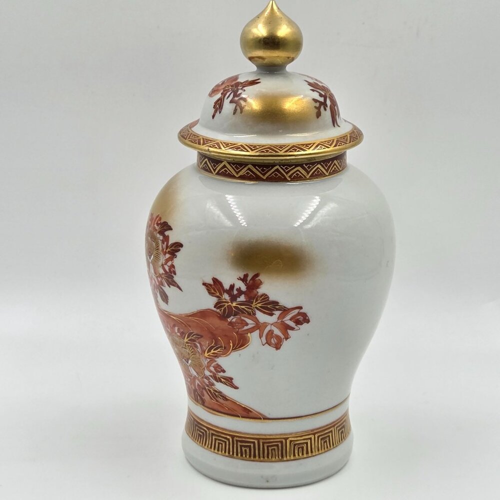 Kutani Peacock & Peony Covered Vase From the Meiji Period - Picture 12 of 13